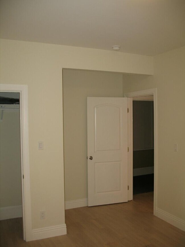 Building Photo - 2 bedroom in Oakland CA 94610