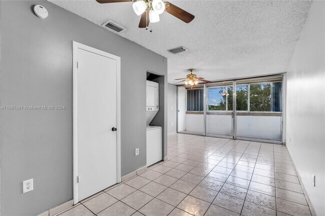 Building Photo - 1750 W 56th St