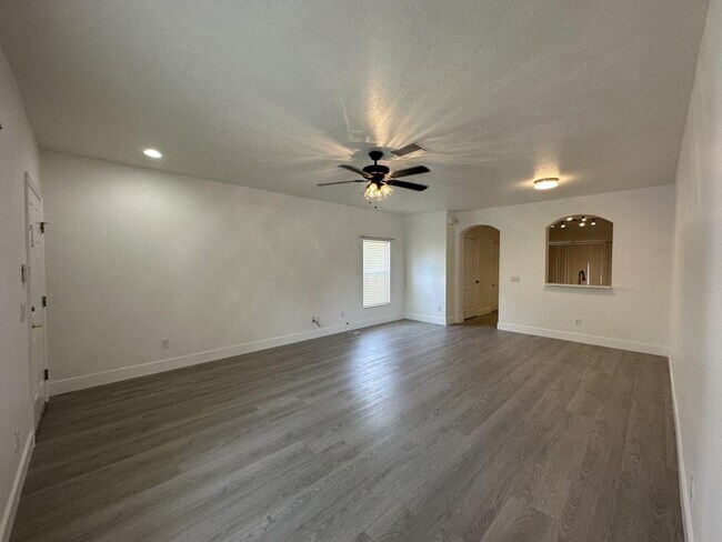 Building Photo - 15752 Fishhawk Falls Dr