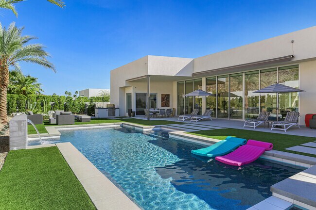 Foto del edificio - 575 Capella Ct
