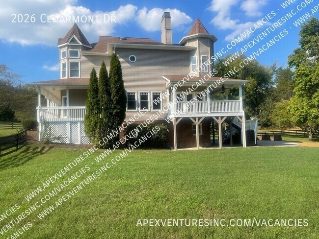 Foto del edificio - 2026 Cedarmont Dr