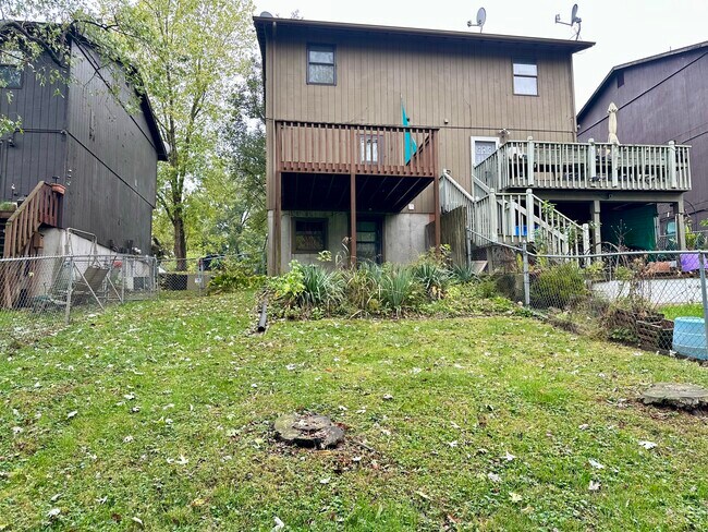 Building Photo - 3930 Country Club Dr