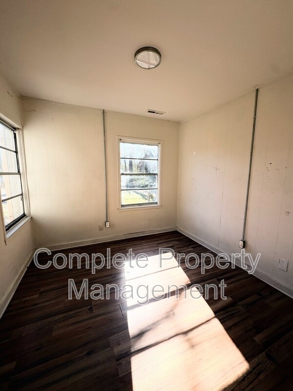 Building Photo - 1933 St Charles Ct SW