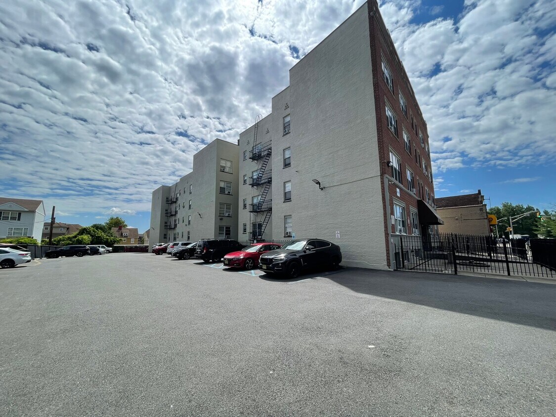 Foto del edificio - 174 N. Grove St