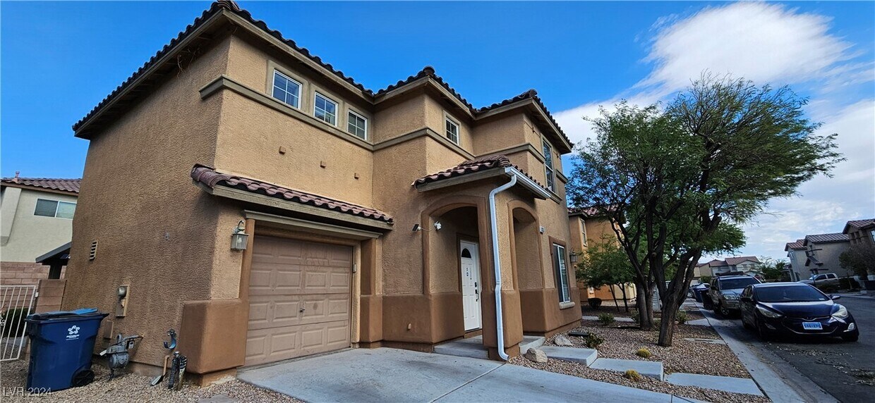 Foto principal - 8353 Transvaal Blue St