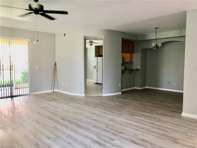 Foto del edificio - 1117 NE Van Loon Ln