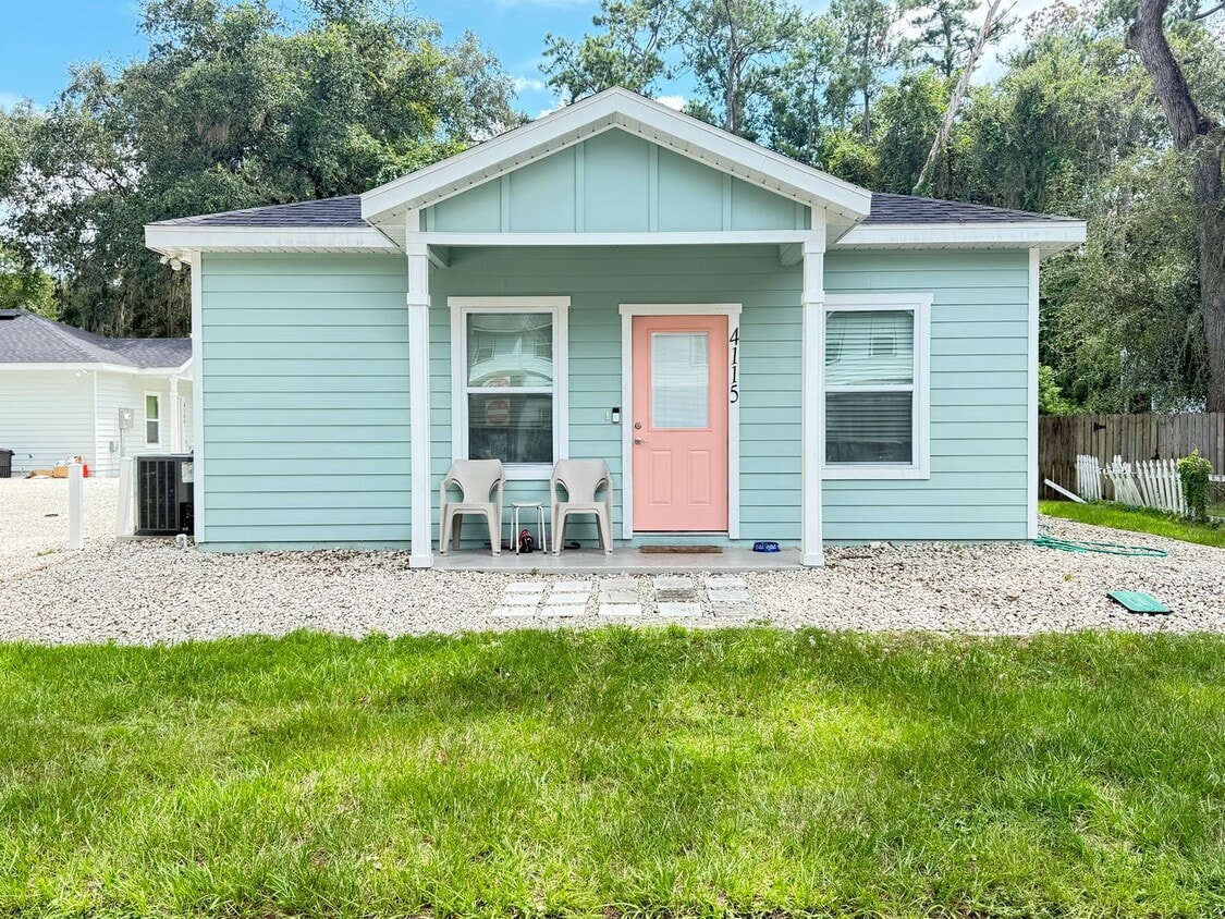 2BR/2Bath Located in the heart of Gainesvi... - 2BR/2Bath Located in the heart of Gainesvi...