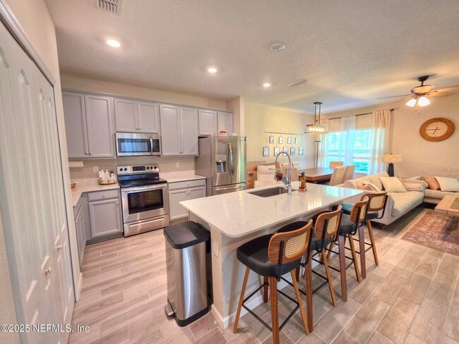 Building Photo - 10366 Benson Lake Dr