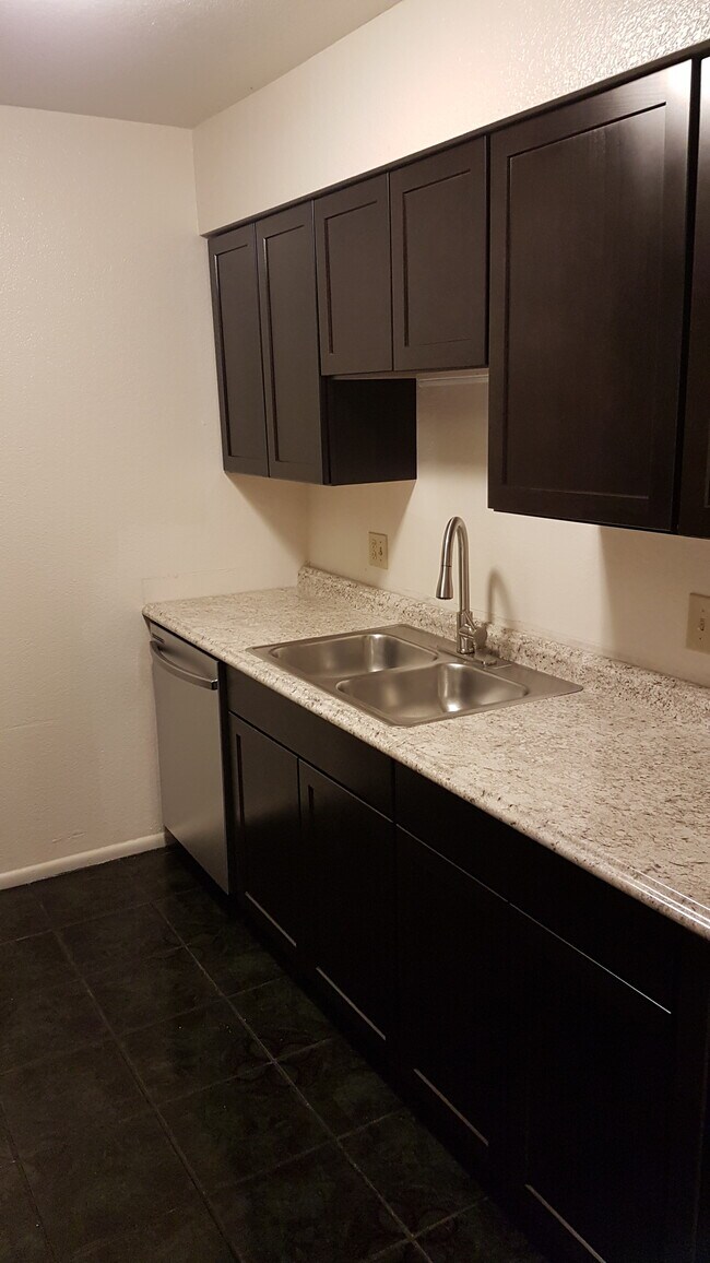 Foto del edificio - 2720 N Salem