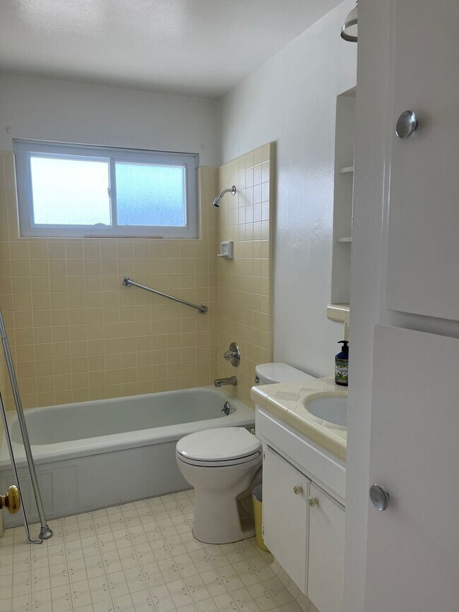 Building Photo - Great Four Bedroom, Three Bathroom House in Monterey