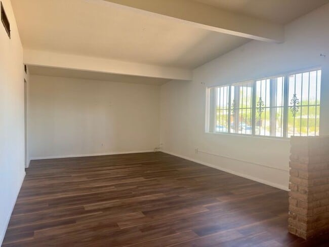 Foto del edificio - Eastside home- 4 bedroom/ 2 bathrooms, poo...