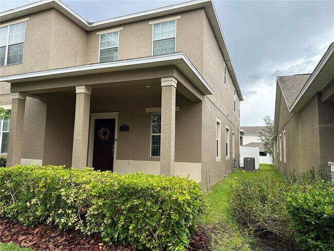 Foto del edificio - 15168 Evergreen Oak Loop