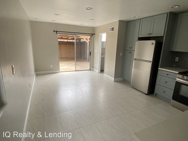 Building Photo - 2 br, 1.5 bath House - 33 Madison Ave Unit A