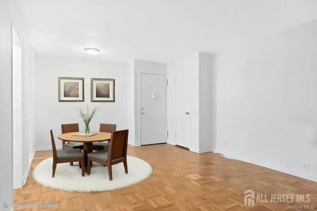 Foto del edificio - 77 W 55th St
