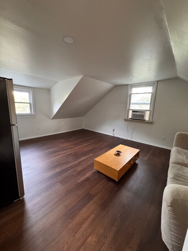 Espacio de sala de estar/cocina - 3 Linda Ln