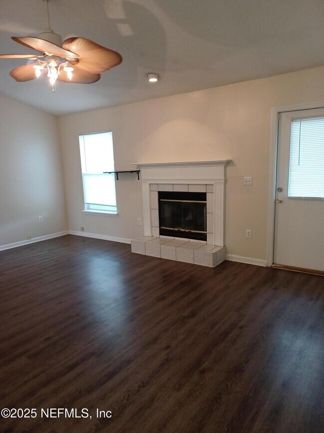 Building Photo - 608 Abbey Ct