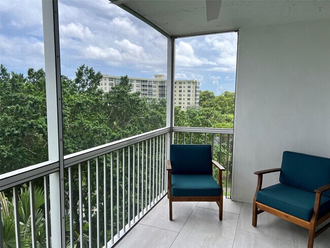 Foto del edificio - 3051 N Course Dr