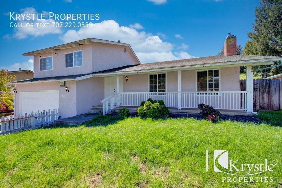 Primary Photo - Wonderfully spacious home with incredible,...