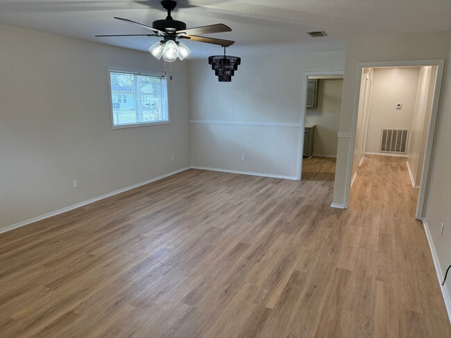 Building Photo - 2023 Pine St