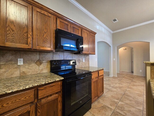 Foto del edificio - AVAILABLE NOW!