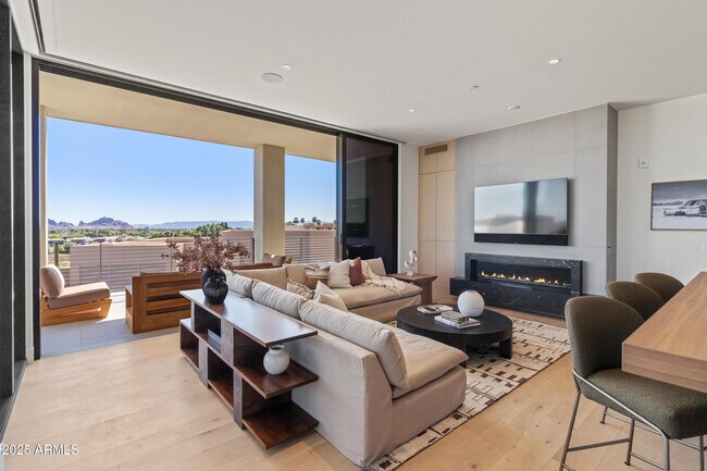 Foto del edificio - 5000 N Camelback Rdg Dr