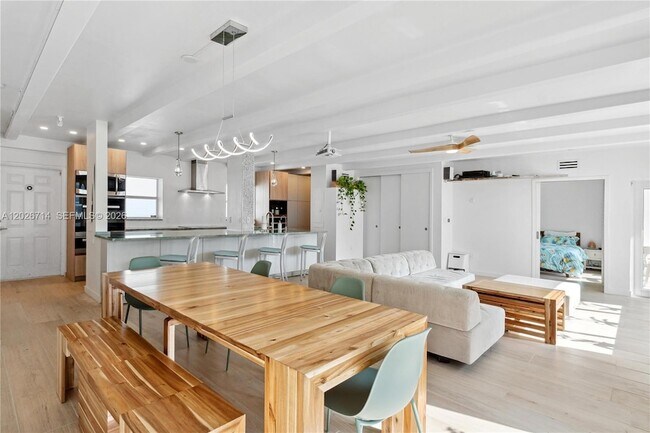 Building Photo - 325 Ocean Dr