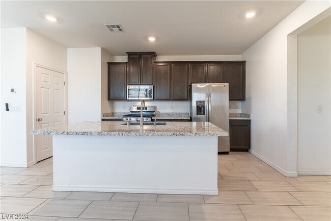 Foto del edificio - 5740 Saltrock Grove St