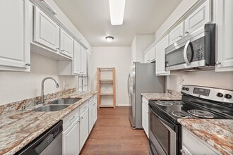 Building Photo - 2255 Braeswood Park Dr