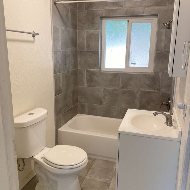 Foto del edificio - 1036 Neal Rd