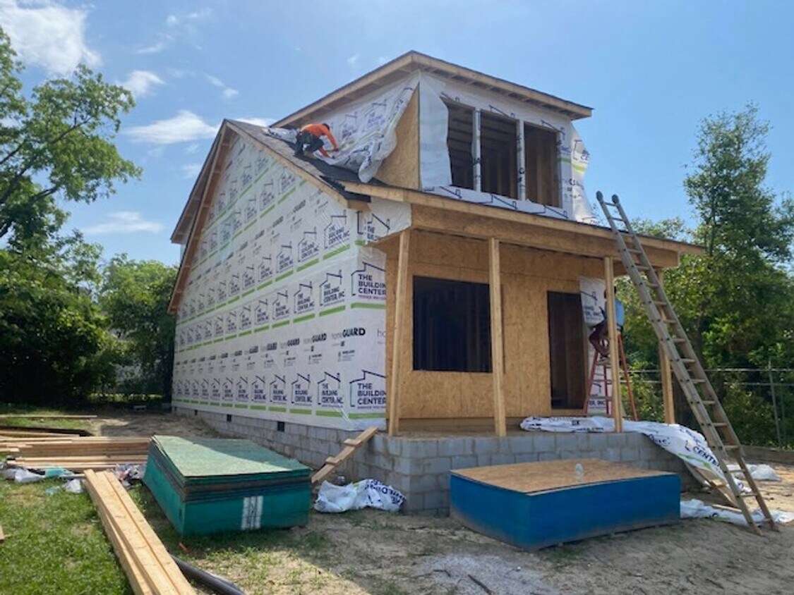 Primary Photo - 1218 House St