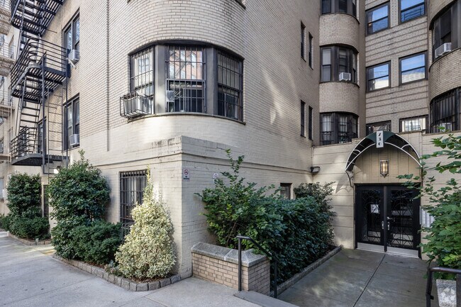 Entrance - 736 W 186th St
