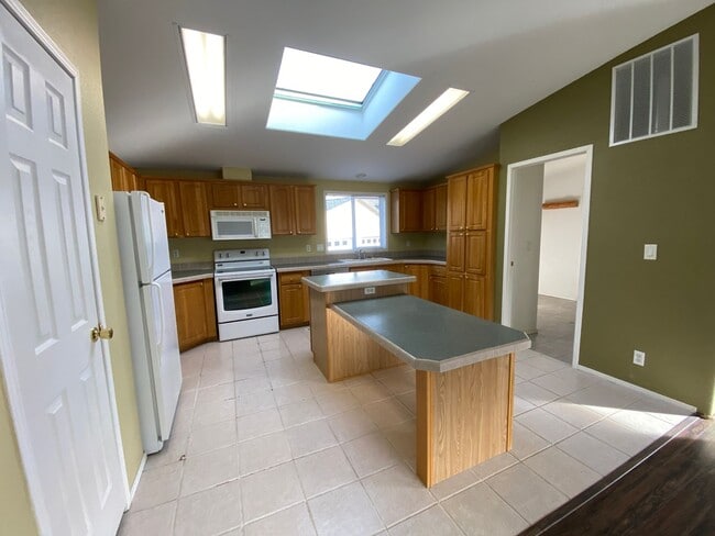 Building Photo - 3 Bedroom 2 bath Home in White Salmon