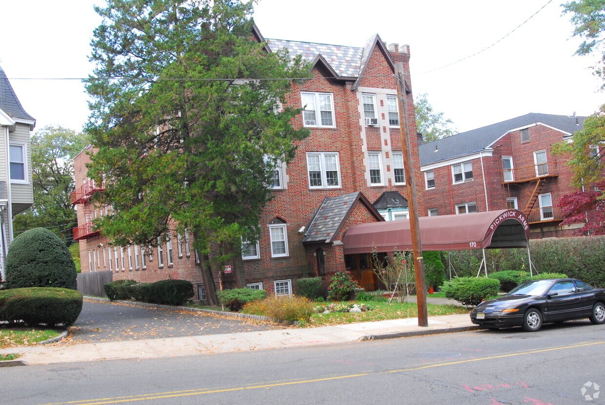 Building Photo - 170 Irvington Ave
