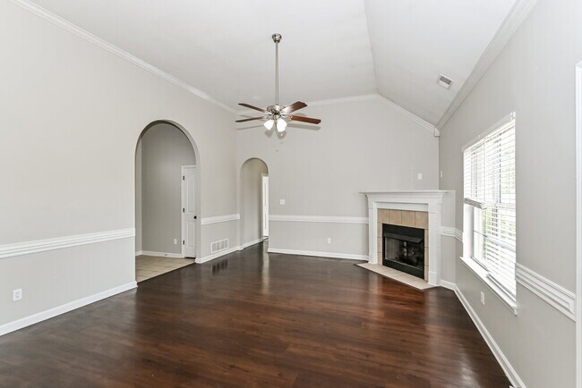 Building Photo - 2552 Pyramid Dr