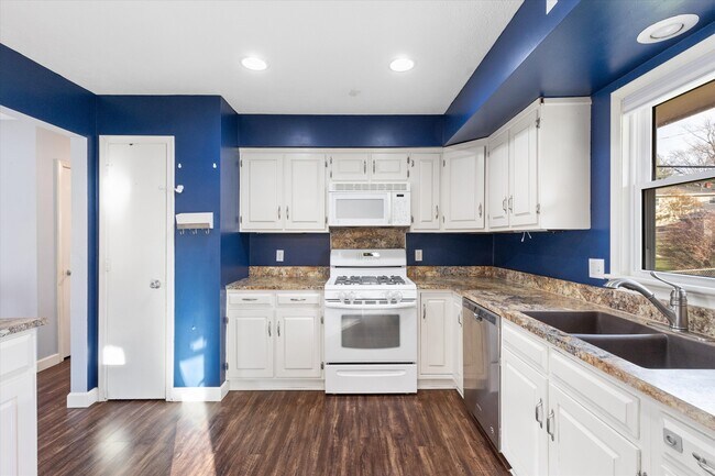Building Photo - 2519 N 98th Ave
