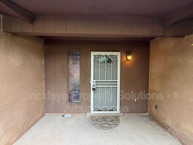 Foto del edificio - 5812 Brahma Dr NW