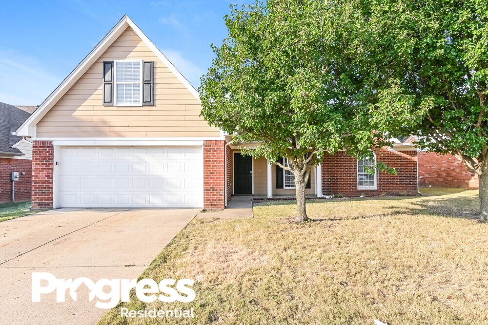 Foto principal - 1768 Cherry Creek Dr