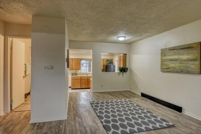 Building Photo - 1106 E Stiner Ave