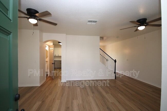 Foto del edificio - 1575 Blue Magnolia Rd