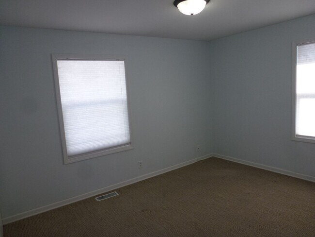 Foto del edificio - Rent Controlled Single Level Living - 3 Bedroom / 1 Bathroom Home!