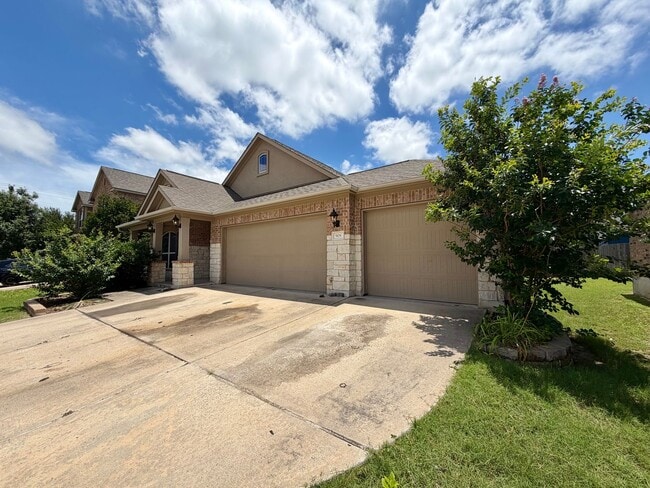 Building Photo - 908 Arvada Dr