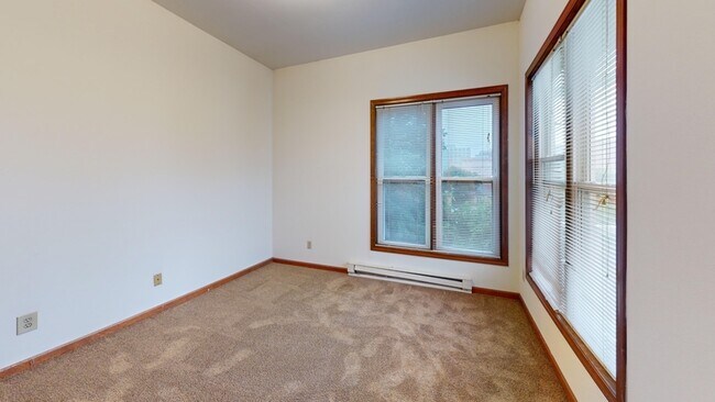 Building Photo - 11 E Gilman St