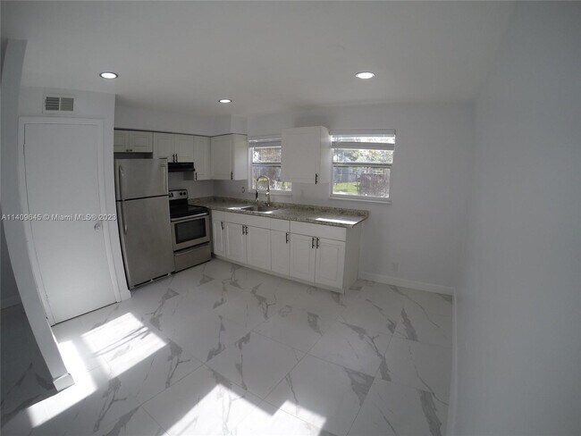 Building Photo - 1212 NW 5th Ave