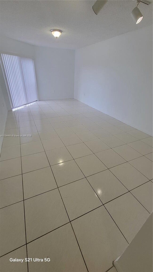 Foto del edificio - 9915 Nob Hill Ln