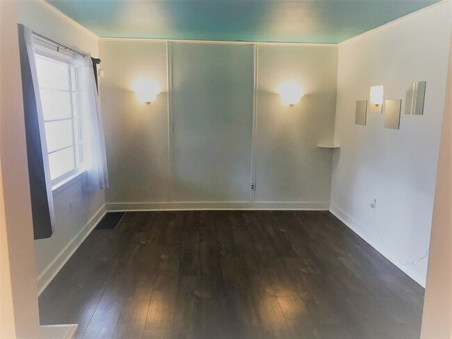 Building Photo - 3230 N El Vista Drive