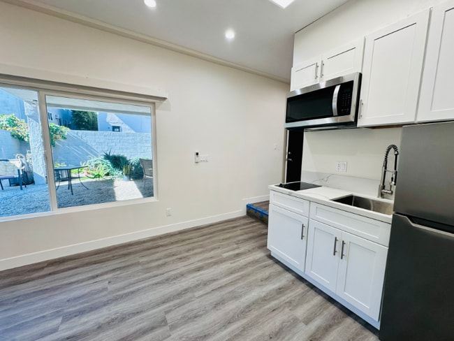 Building Photo - 1847 Winona Blvd