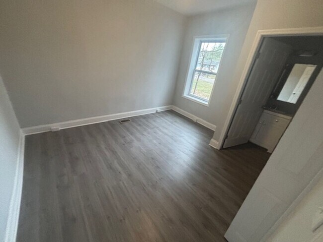 Building Photo - Knoxville 37914 - 3 bedroom 1 bath - call Howard Grower 865-705-0969