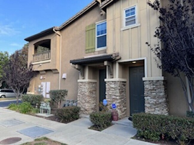 Foto del edificio - Beautiful 2 Bedroom, 2 Bathroom Oxnard Con...