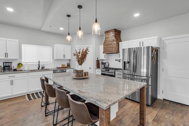 Building Photo - 205 Kelso Mesa Dr