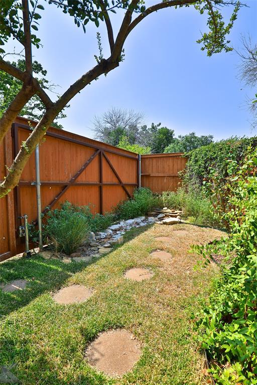 Building Photo - 30 Courtyard Ln